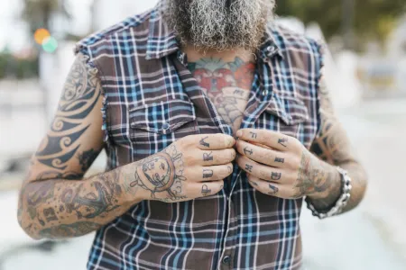 Стареене на татуировката: Защо някои дизайни и цветове се износват с годините и как да се избегне това още при дизайна