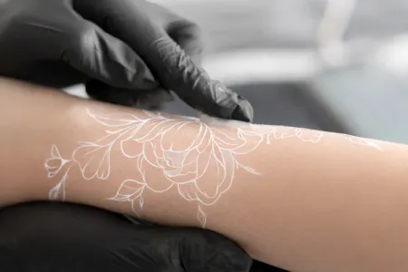 Бялата боя в татуирането